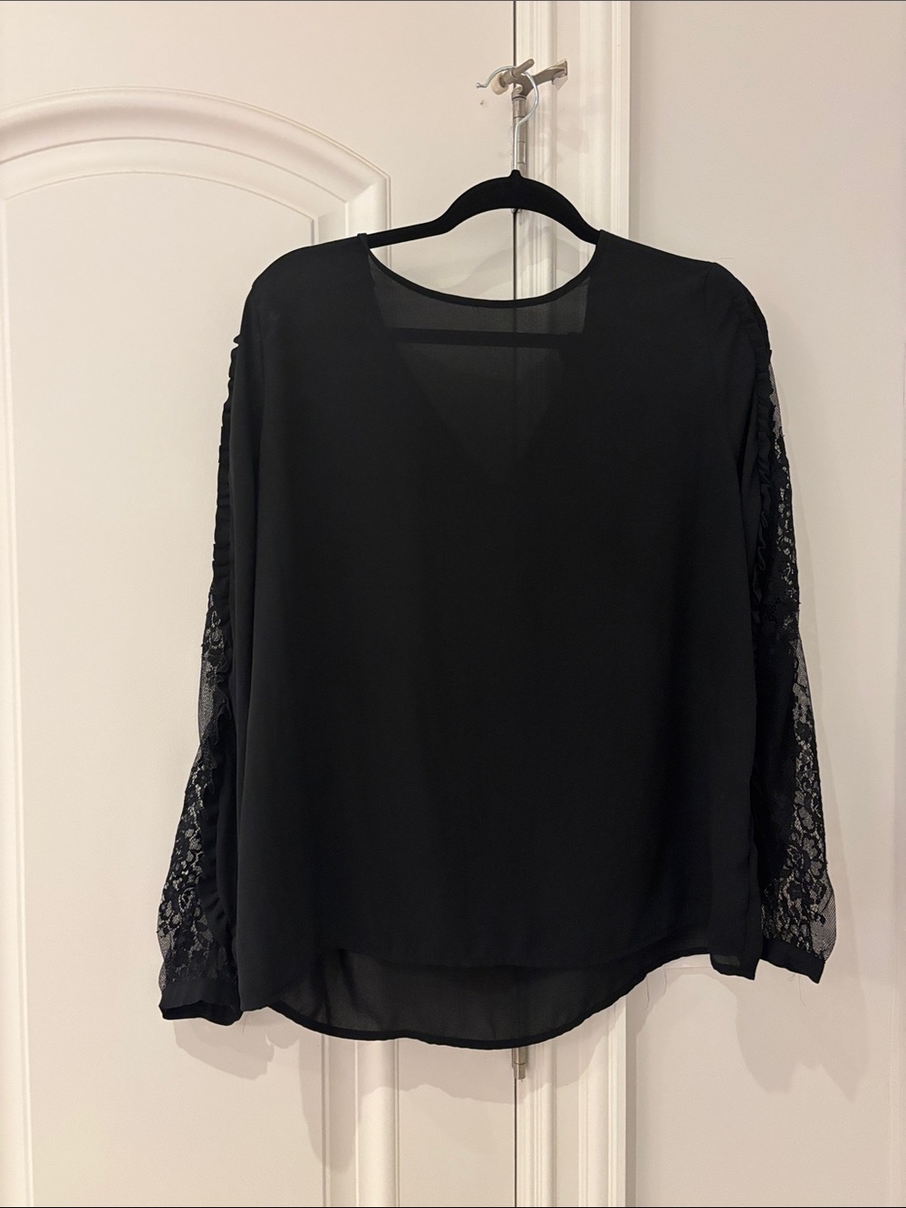 Who What Wear Black V-Neck Blouse with Lace Sleeves